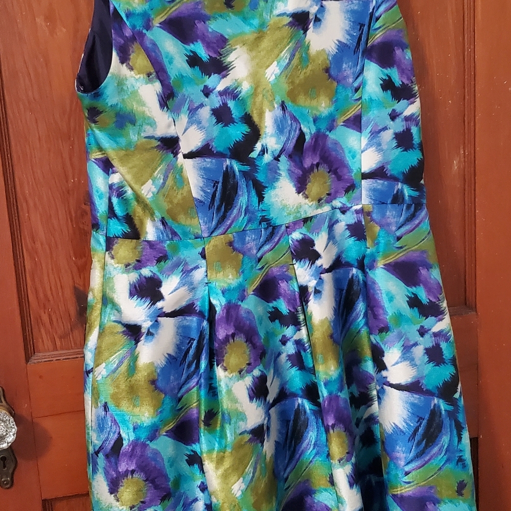 Dress - Picture 2 of 5